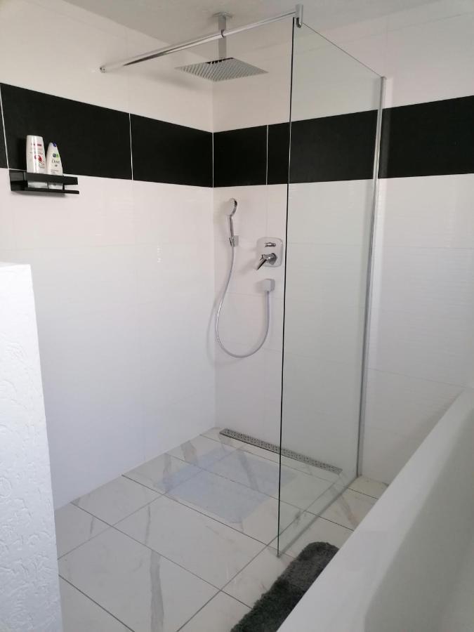 Schoene Einliegerwohnung In แฮคินเงิน ภายนอก รูปภาพ