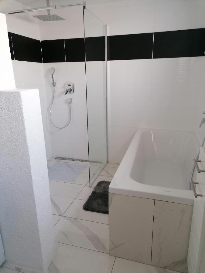 Schoene Einliegerwohnung In แฮคินเงิน ภายนอก รูปภาพ