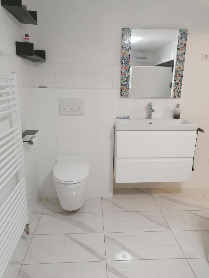 Schoene Einliegerwohnung In แฮคินเงิน ภายนอก รูปภาพ